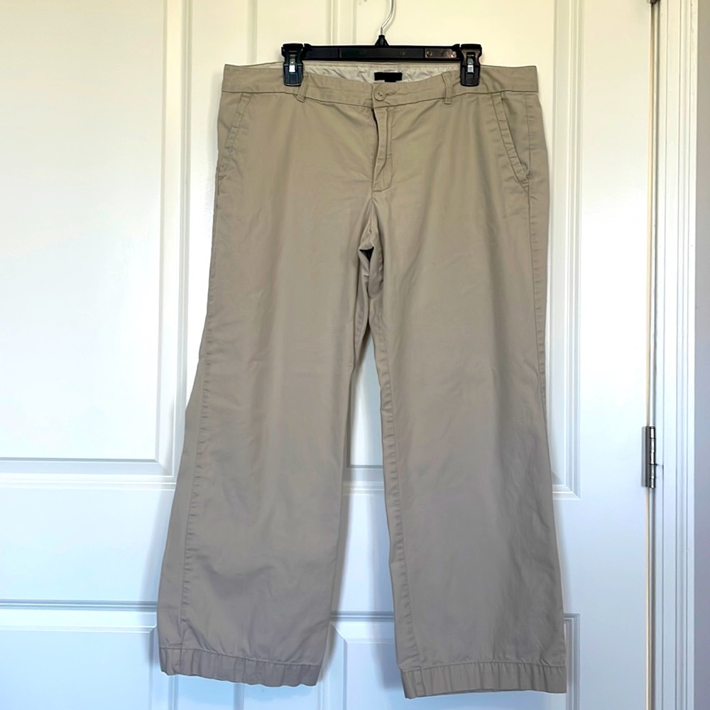 Woman’s GAP khakis. Size 16